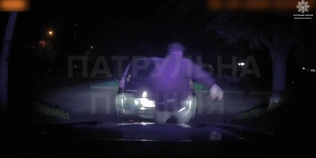 На авто і пішки: у Луцьку вночі п'яний водій тікав від копів (відео)